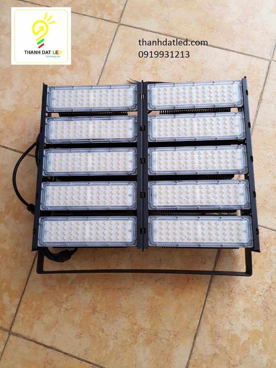 den-pha-led-ngoai-troi