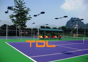 chieu cao cot den cho san tennis