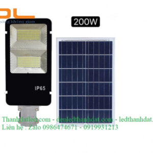 Đèn đường năng lượng mặt trời 100w bàn chải 4 den ban chai 100w