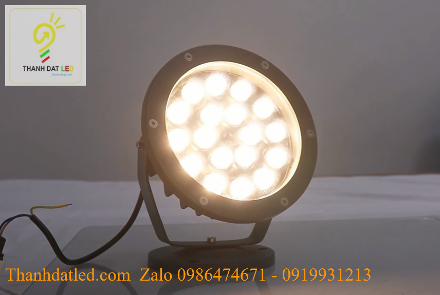den-chieu-cay-18w Đèn led rọi cây 18w