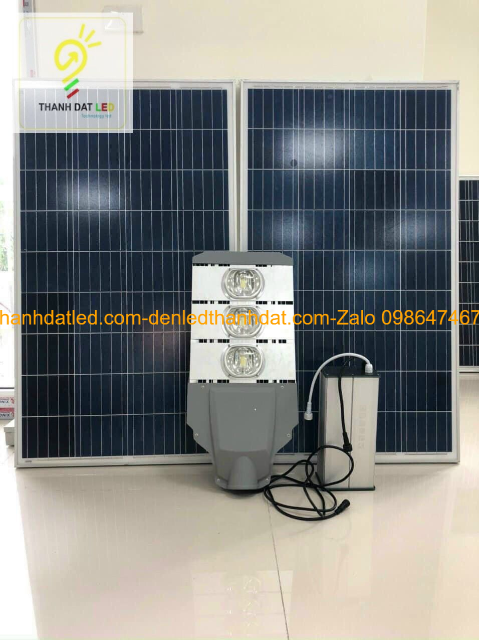 đèn đường năng lượng mặt trời 150w