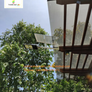 Đèn đường năng lượng 50w bàn chải 5 den duong nang luong mat troi 200w 1 1