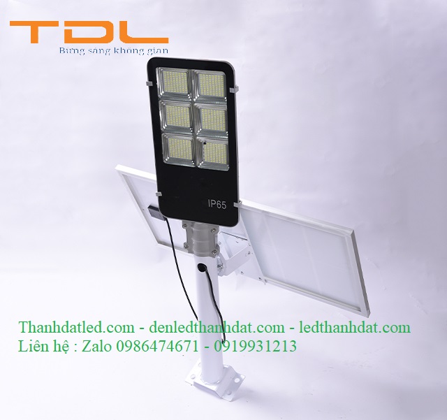 den-duong-nang-luong-mat-troi-300w-4 Đèn đường năng lượng mặt trời 300w bàn chải