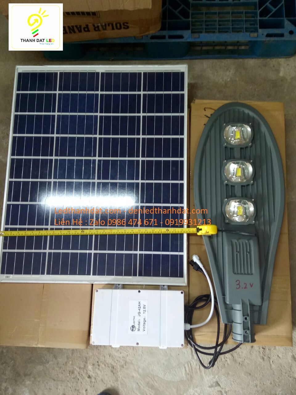 đèn đường led lá năng lượng mặt trời 150w