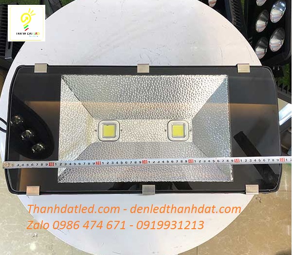 den-led-200w-ham-mo-31 đèn tennis 200w
