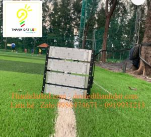 den led den led san bong 200w chong choi cao cap