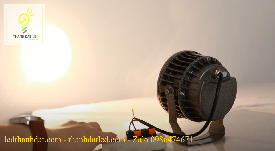 Đèn led rọi cột 18w