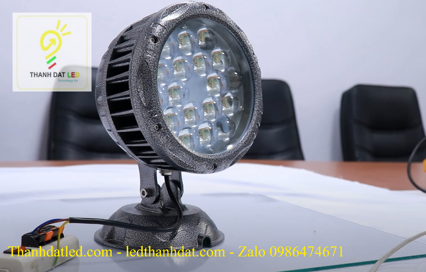 den-led-roi-cot-54w-1 đèn led rọi cột 54w tòa nhà