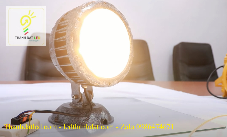 den-led-roi-cot-54w-chieu-toa-nha Đèn led rọi 54w hắt tòa nhà