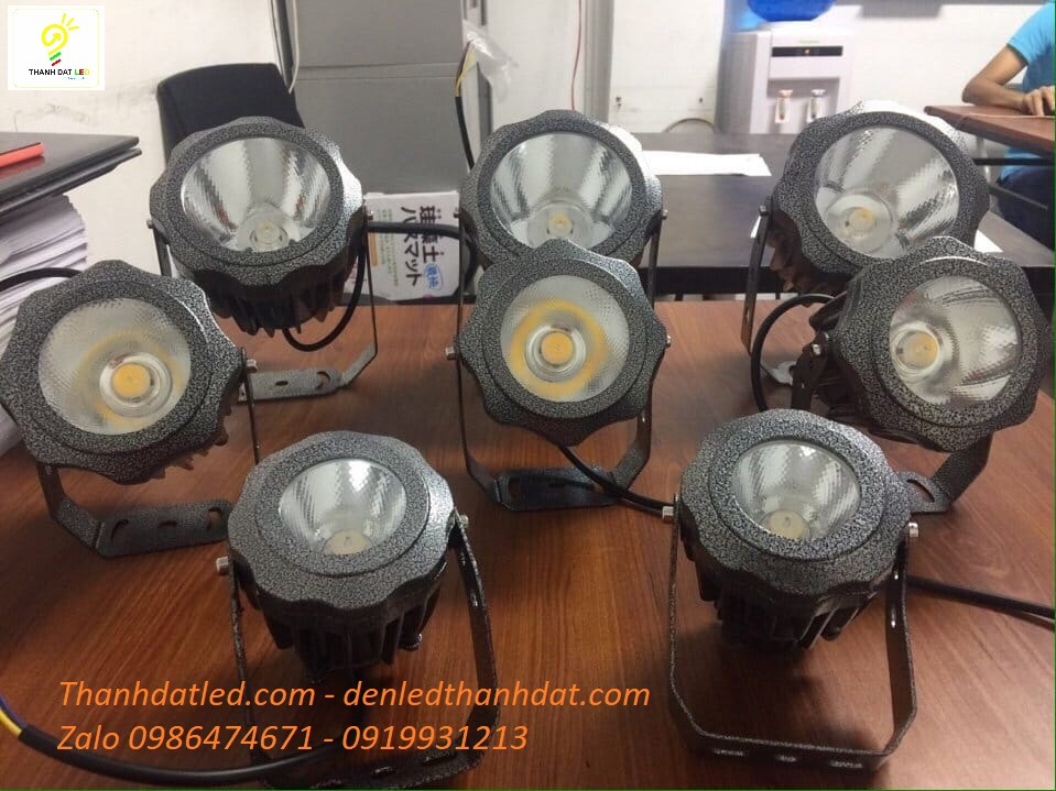 den-led-roi-cot-ngoai-troi-1 đèn led rọi trang trí tiểu cảnh
