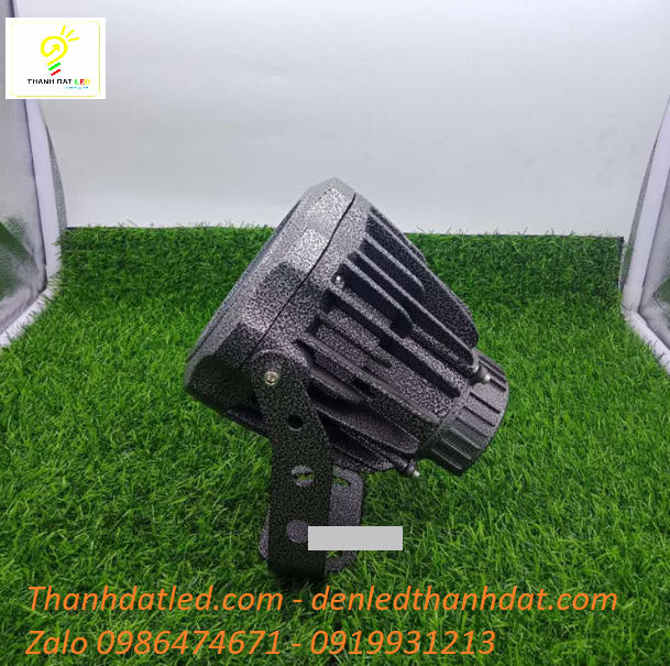 den-led-roi-tuong-30w-1 đèn led rọi cây 30w