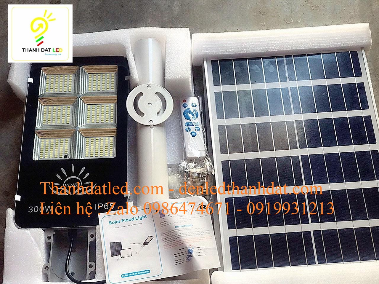 den-nang-duong-luong-mat-troi-300w-1 đèn đường năng lượng mặt trời 300w bàn chải