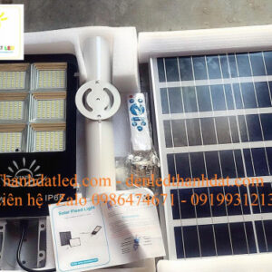 Đèn đường năng lượng mặt trời 300w 2 den nang duong luong mat troi 300w