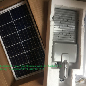 Đèn đường năng lượng mặt trời 50w bàn chải 7 den nang luong 3