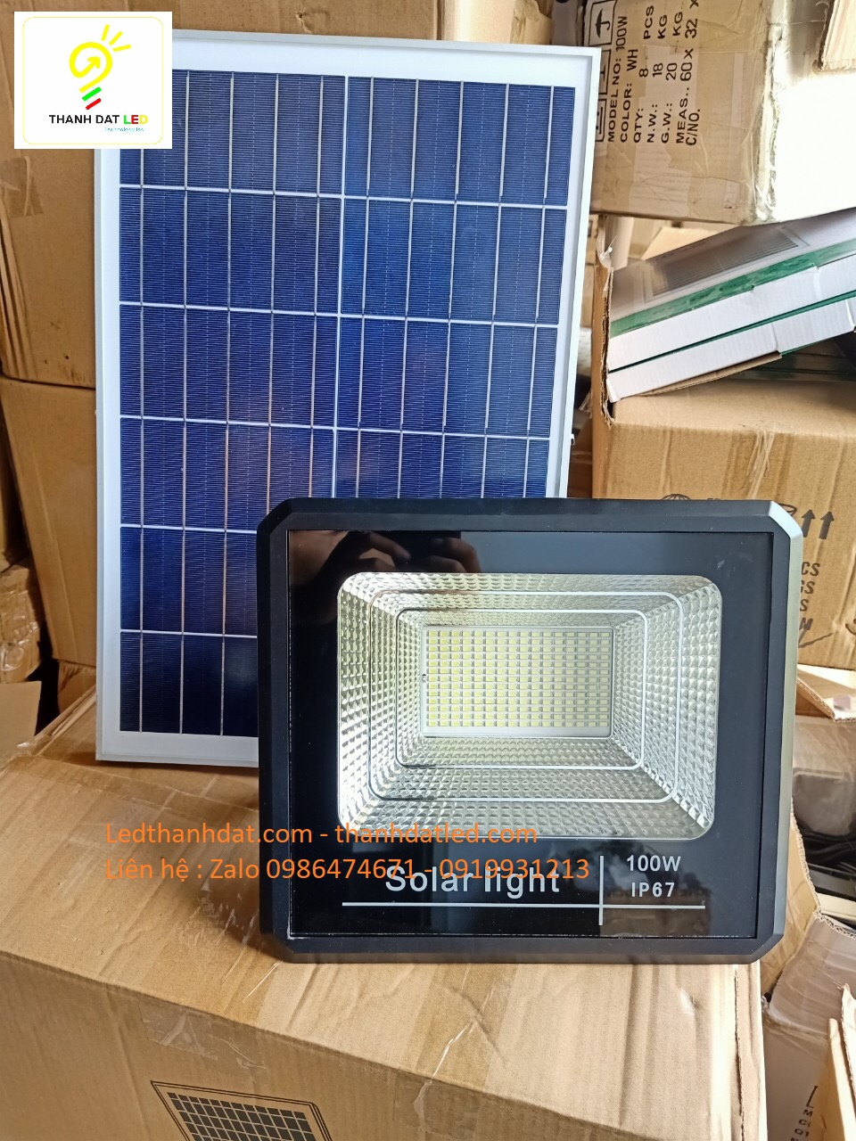den-nang-luong-mat-troi-100w-16 Đèn pha năng lượng mặt trời 100w
