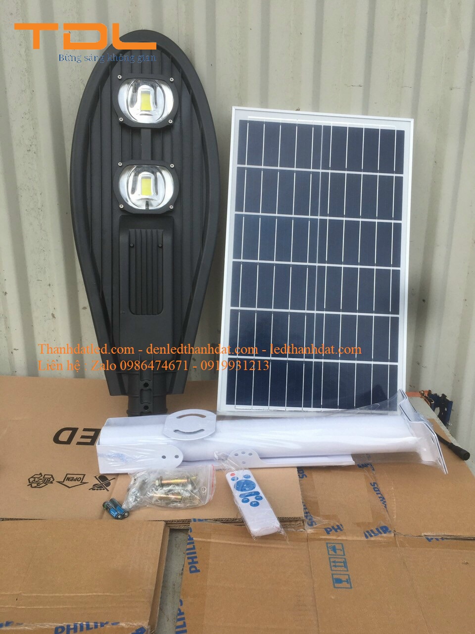 Đèn đường năng lượng mặt trời 100w