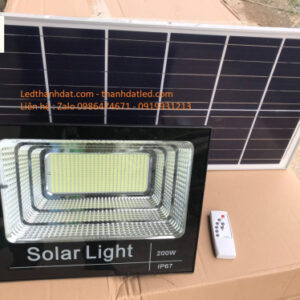 Đèn pha năng lượng mặt trời 200w 3 den nang luong mat troi 200w 3
