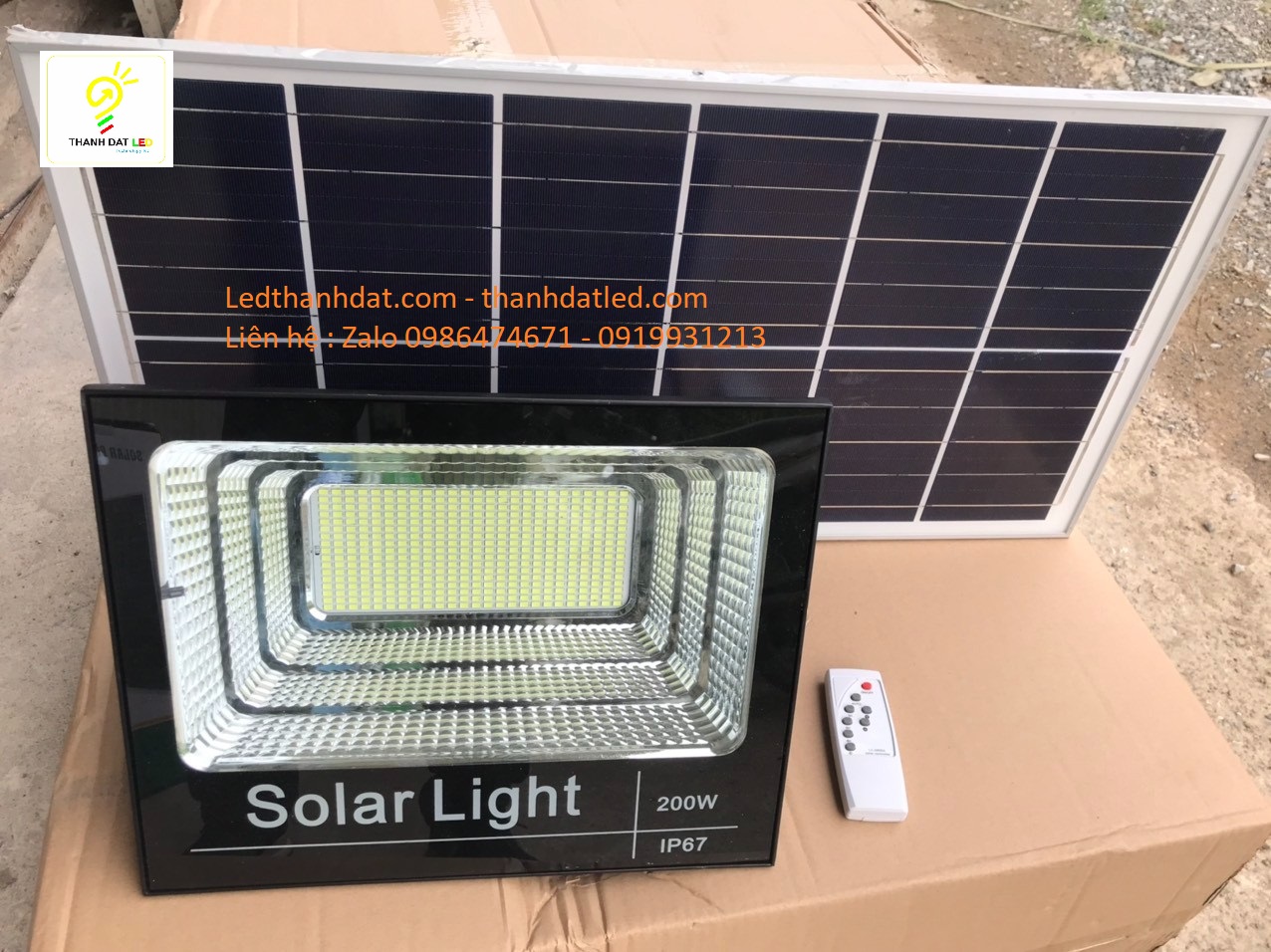 đèn năng lượng mặt trời 200w