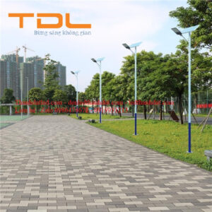 Đèn đường năng lượng mặt trời 100w bàn chải 7 den nang luong san vuon 3