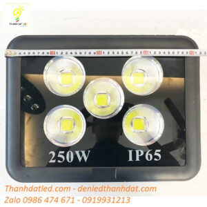 den pha led 250w ngoai troi 3