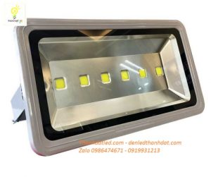 den pha led 300w ngoai troi 1