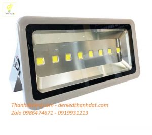 den pha led 400w ngoai troi