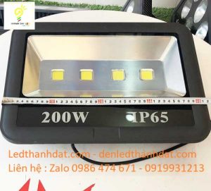 den pha led ngoai troi 200w 1