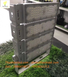 den pha led ngoai troi 200w