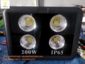 den pha led san bong 200w 3