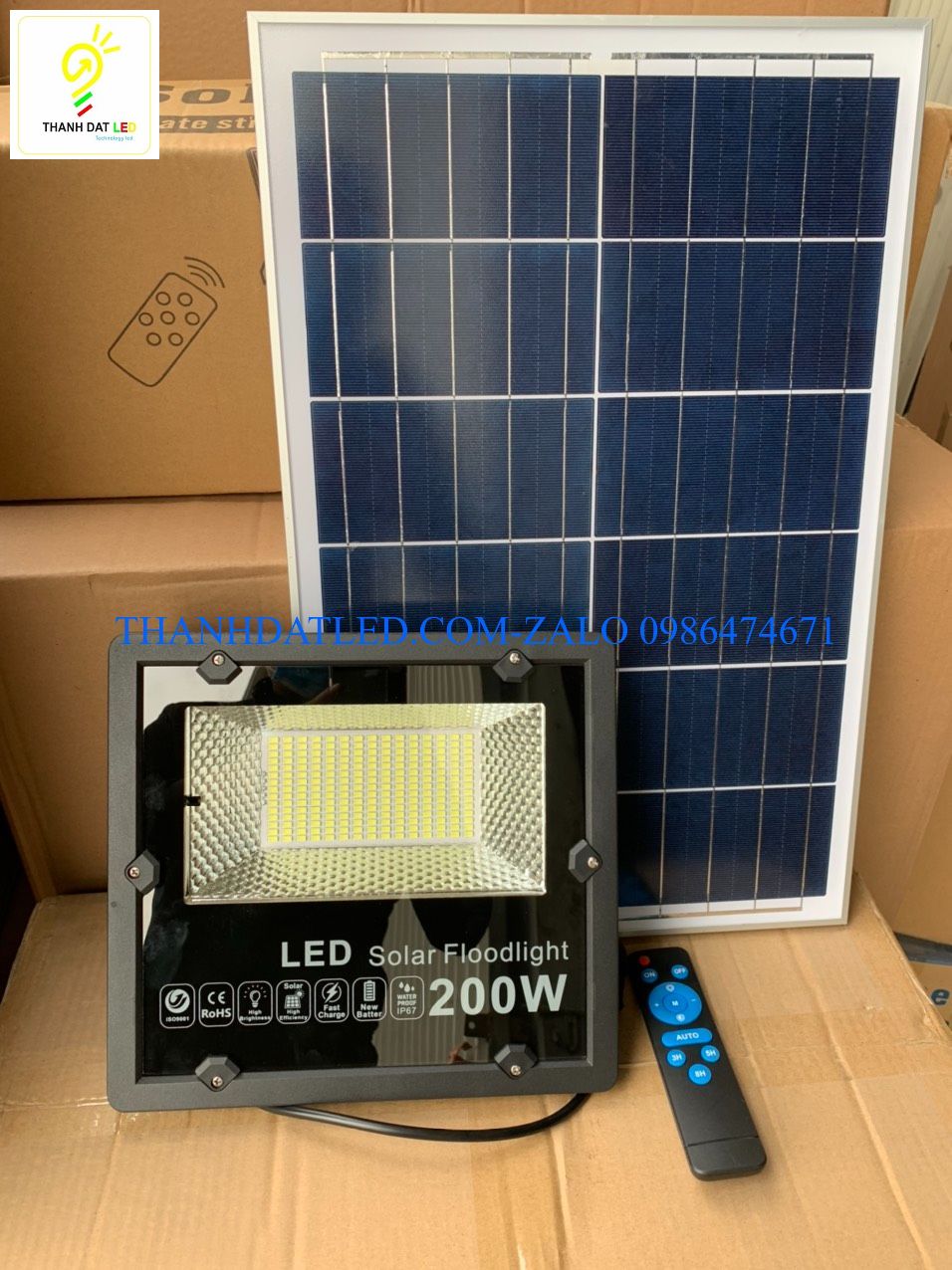 Đèn pha năng lượng mặt trời 200w lá