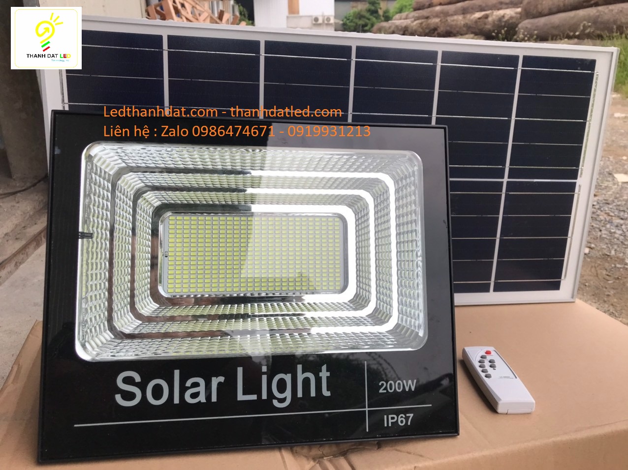 đèn pha năng lượng mặt trời