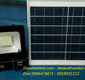Đèn pha năng lượng mặt trời 50w 2 den pha nang luong mat troi 30w 1
