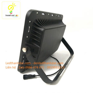 Đèn pha năng lượng mặt trời cao cấp 100w nhôm đúc 4 den pha nang luong mat troi cao cap nhom duc 1