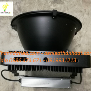 Đèn cẩu tháp 500w rọi 2 den cau thap 500w