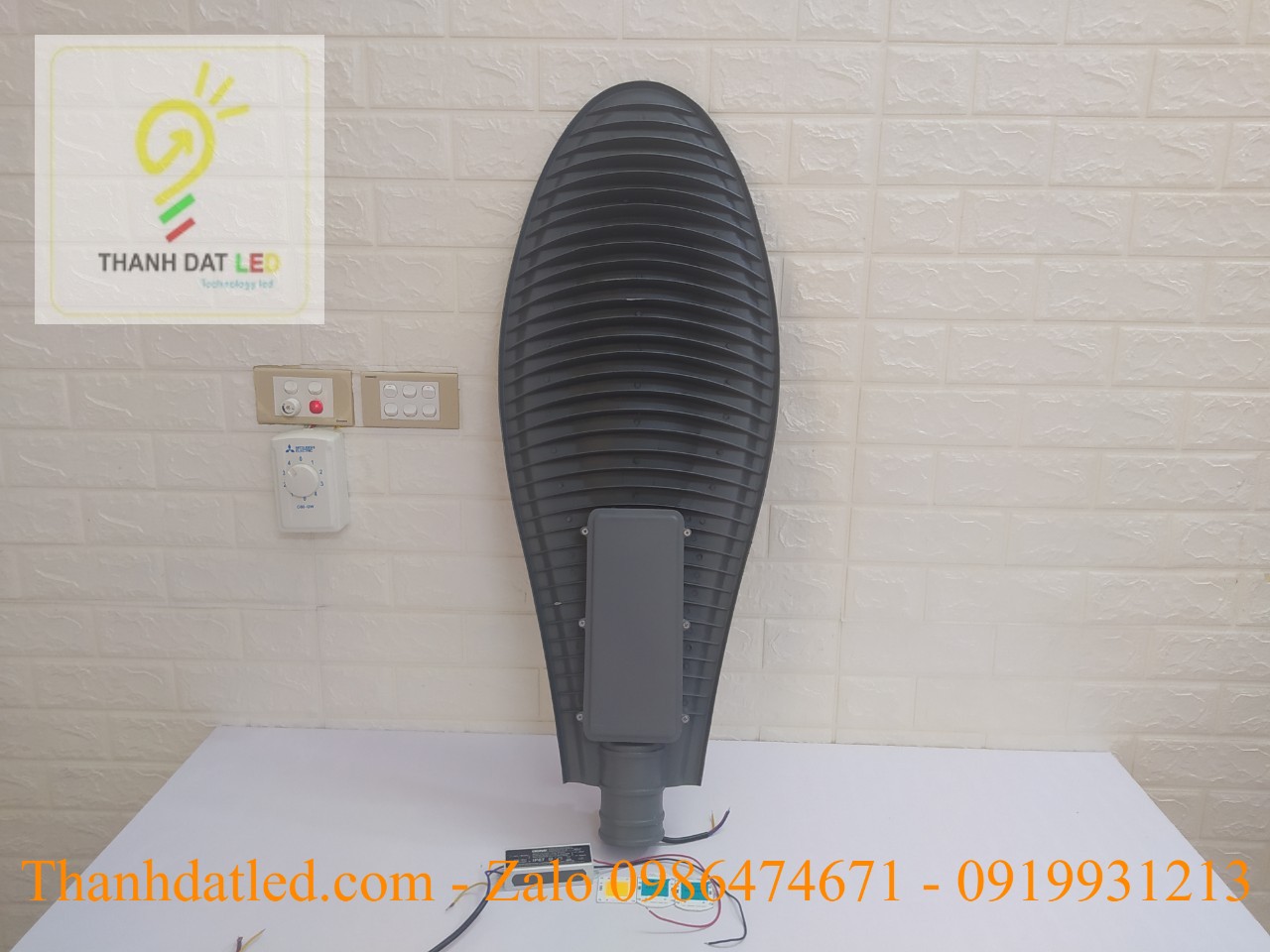 den-duong-led-la-100w-tdl-5 đèn đường led lá OEM Philips