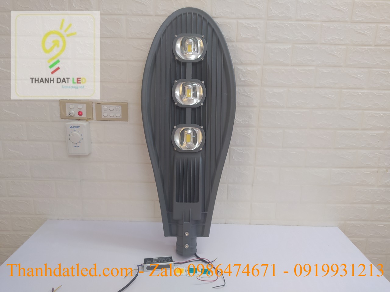 đèn đường led lá 150w Philips OEM