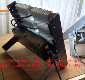 Đèn LED pha module 200w thể thao 4 den led 200w ngoai troi 1