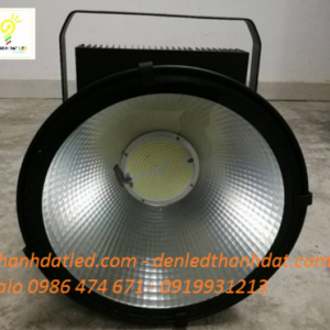 Đèn cẩu tháp 500w rọi 1 den led cau thap 500w 1