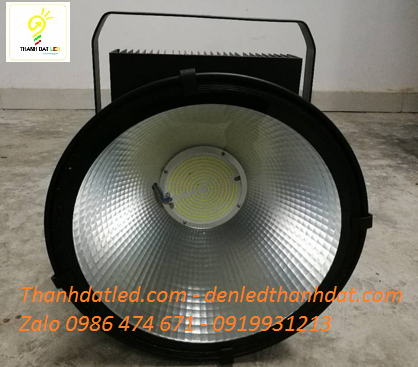 den-led-cau-thap-600w-1 đèn pha cẩu tháp 600w rọi