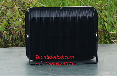 den-led-pha-100w-1 mặt sau đèn pha led 100w ngoài trời