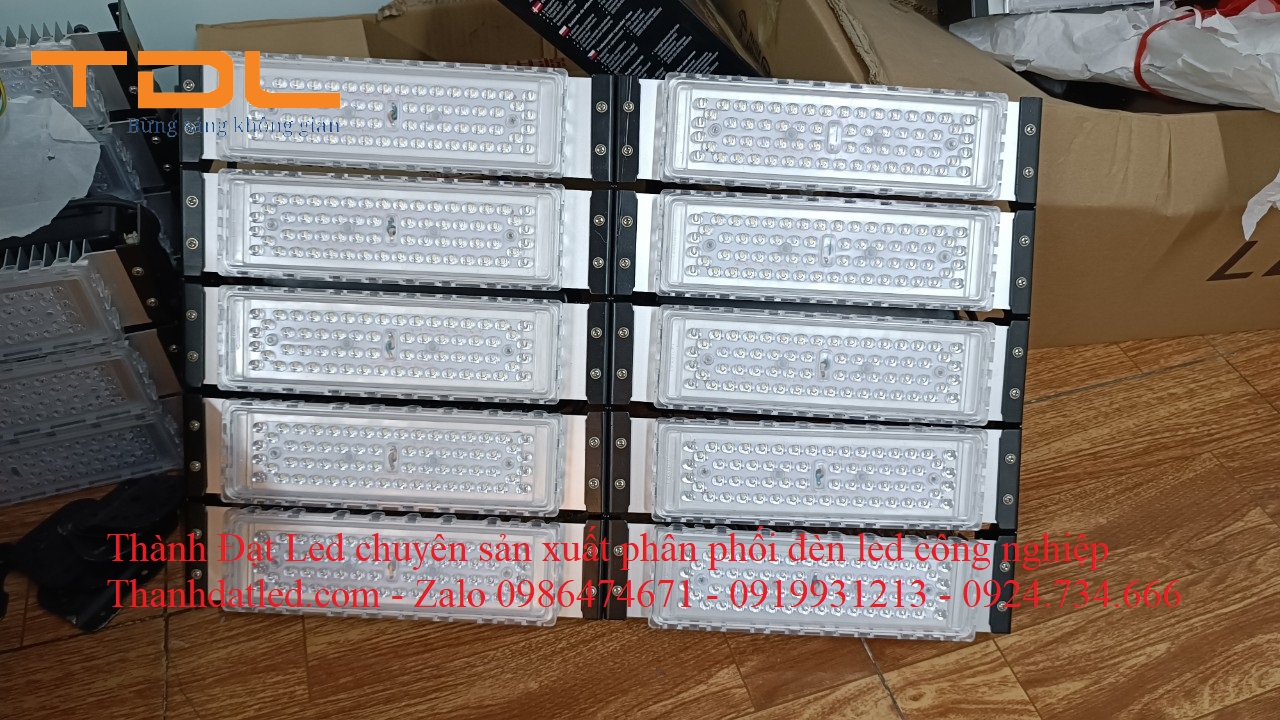 den-led-pha-500w-1 đèn pha led 500w module