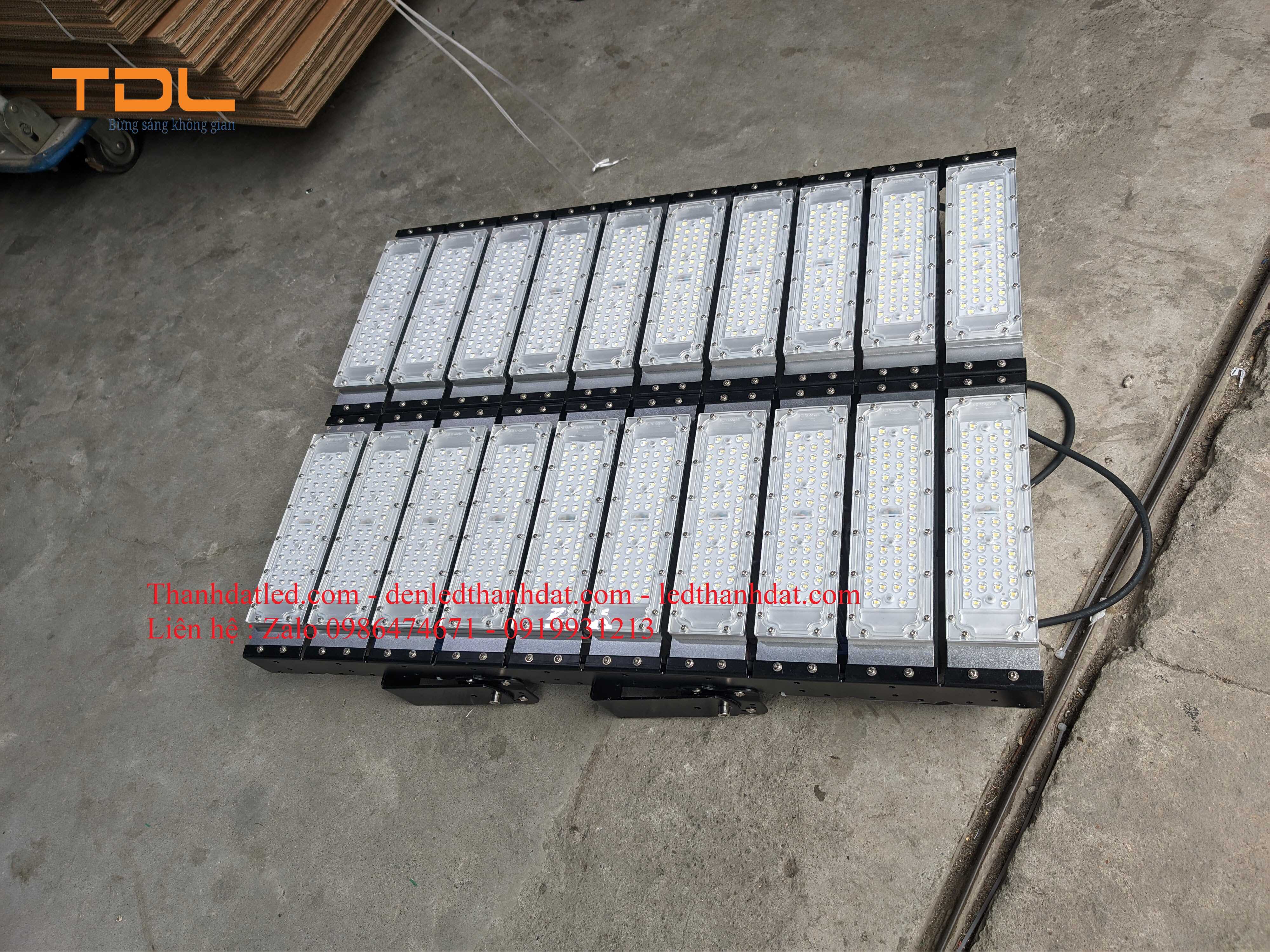 den-module-1000w_optimized-1 Đèn pha led sân tennis sân bóng 1000w