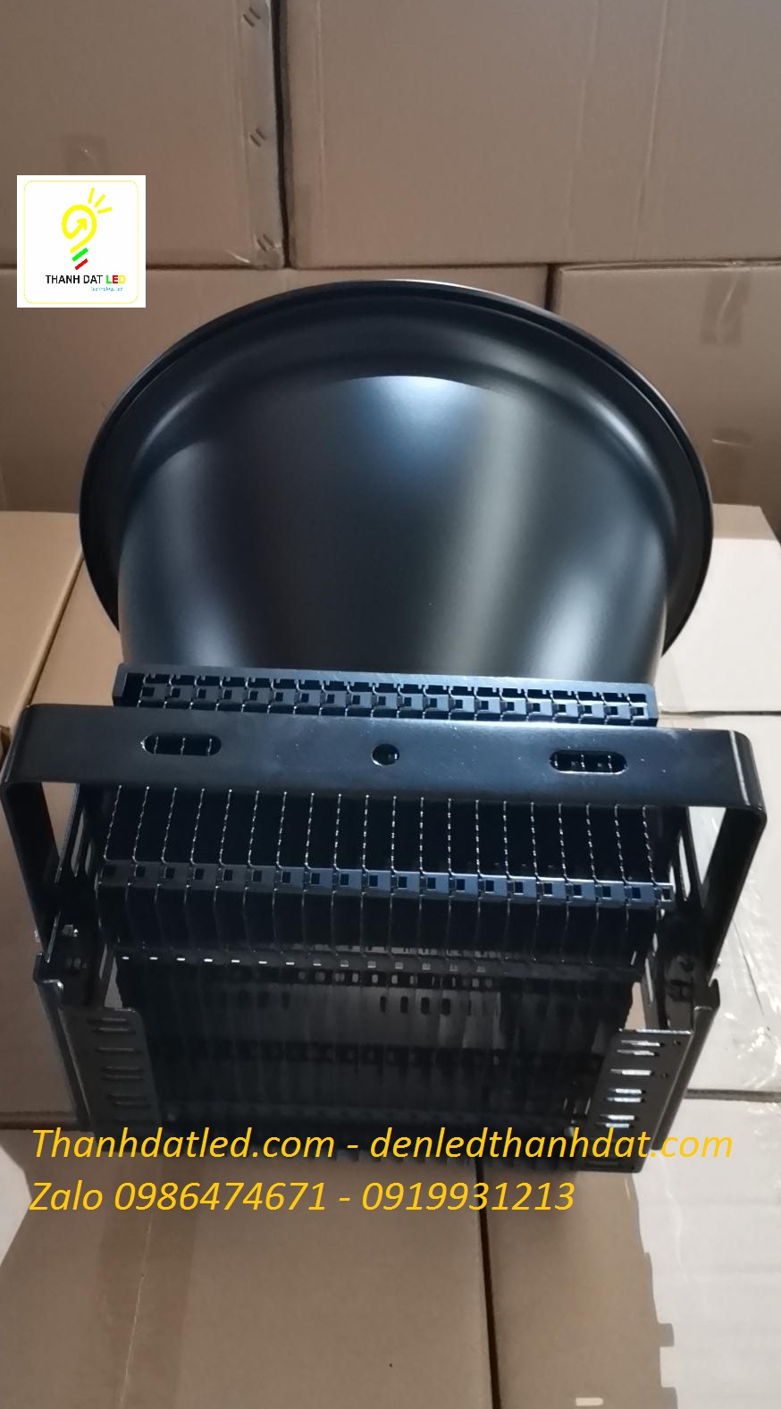 den-pha-400w-roi-xa đèn pha led rọi xa 400w 500w 1000w