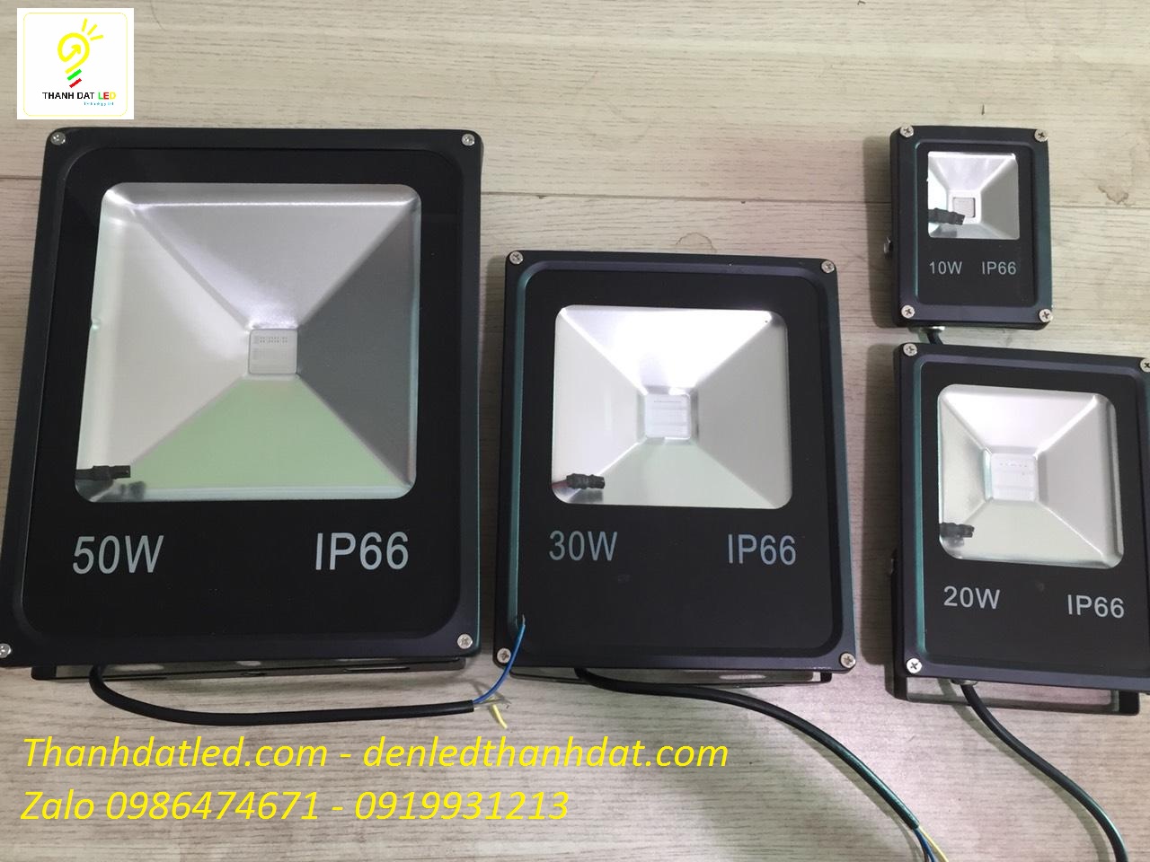 den-pha-doi-mau-8 đèn pha led đổi màu 10w 20w 30w 50w