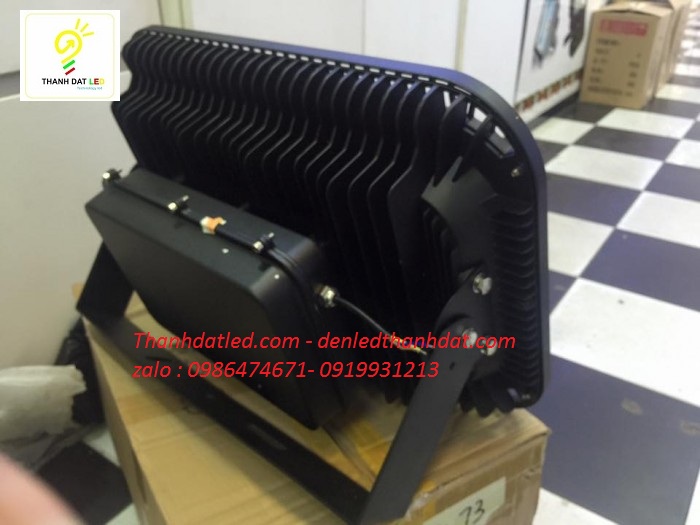den-pha-led-1 đèn pha led 250w ngoài trời