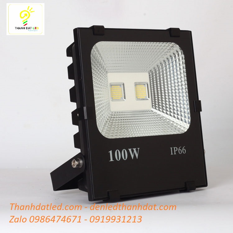 đèn pha led ngoài trời ip66