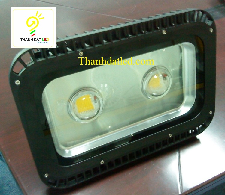 den-pha-led-100w-loi-2 đèn pha led 100w