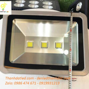 den pha led 150w ngoai troi roi