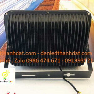 den pha led 200w chieu rong