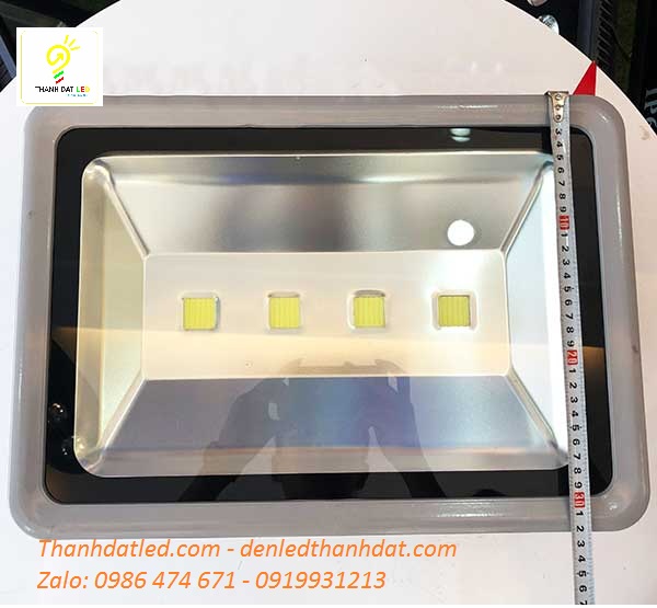 den-pha-led-200w-ngoai-troi-ghi-1 đèn pha led 200w